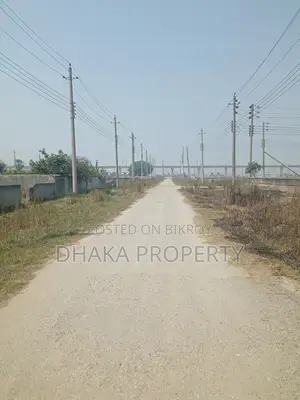 সেক্টর-১৭/এ তে ৩০ ফুট রাস্তা সংলগ্ন ৩ কাঠার পার্ক ওয়েস্ট প্লট