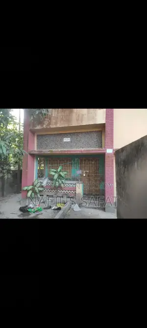 নিচ তলায়, মনোরম পরিবেশে বাসা ভাড়া দেওয়া হবে।