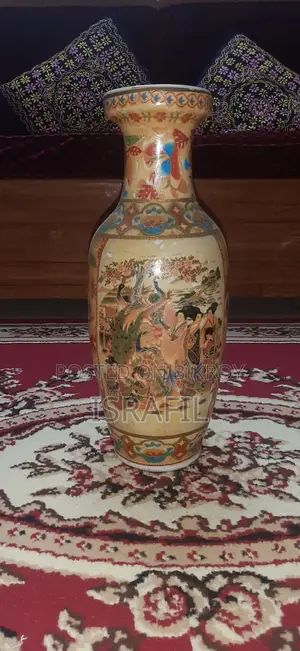 ভিনটেজ ফ্লাওয়ার ভেস