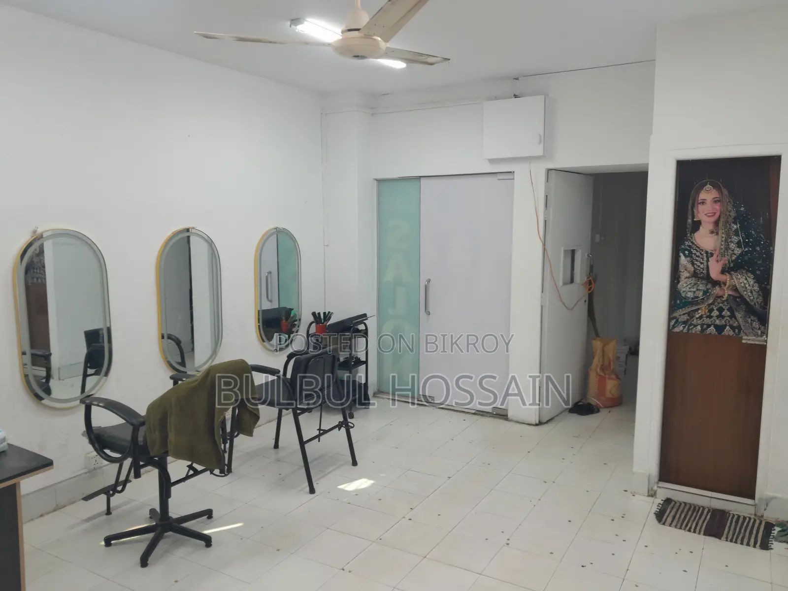 খিলগাও তালতলায় মেইন রোডের উপড় ব্যাংক/বীমা/চেম্বার/ রেষ্টুরেন্ট /অফিস ।