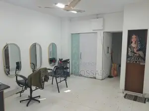 খিলগাও তালতলায় মেইন রোডের উপড় ব্যাংক/বীমা/চেম্বার/ রেষ্টুরেন্ট /অফিস ।