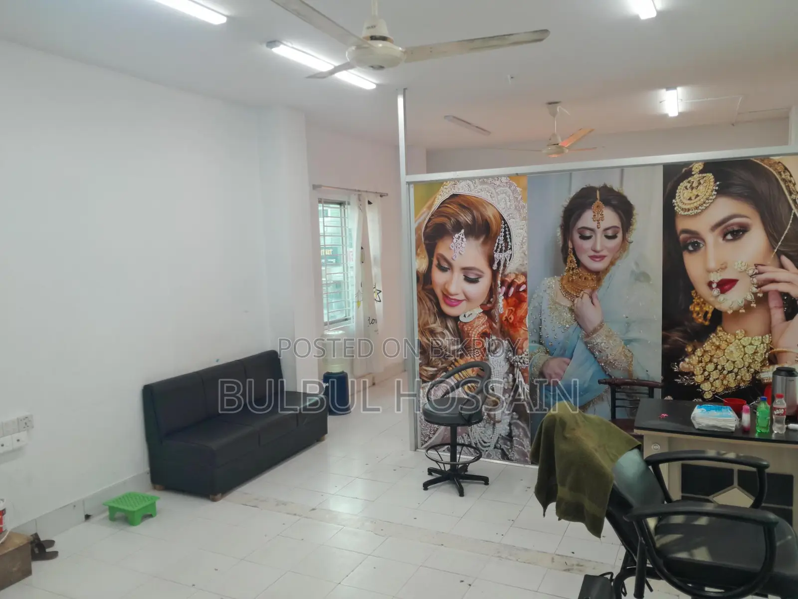 খিলগাও তালতলায় মেইন রোডের উপড় ব্যাংক/বীমা/চেম্বার/ রেষ্টুরেন্ট /অফিস ।