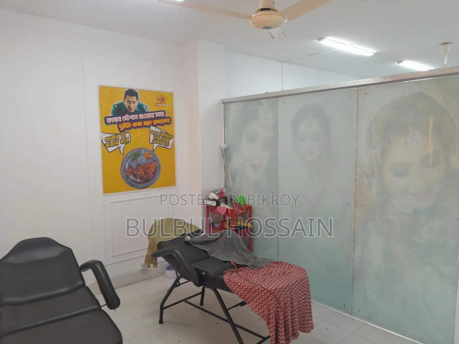 খিলগাও তালতলায় মেইন রোডের উপড় ব্যাংক/বীমা/চেম্বার/ রেষ্টুরেন্ট /অফিস ।