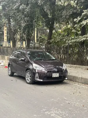 Toyota Aqua 2014 Maroon