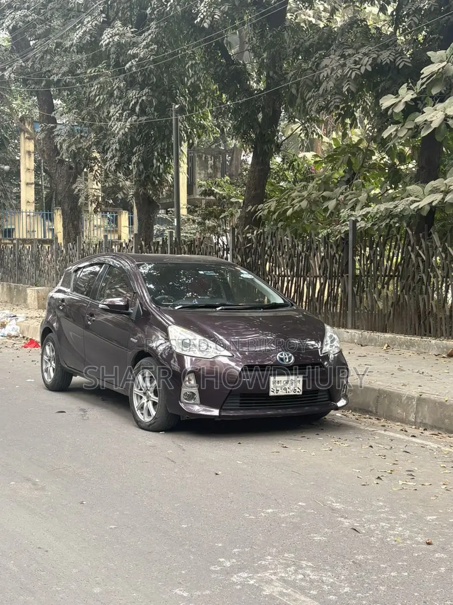 Toyota Aqua 2014 Maroon