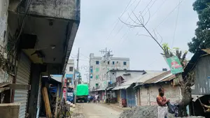 Land for Sale in Kalabagan Bazar, Suitable for Shops and Multi-story Buildings!!!