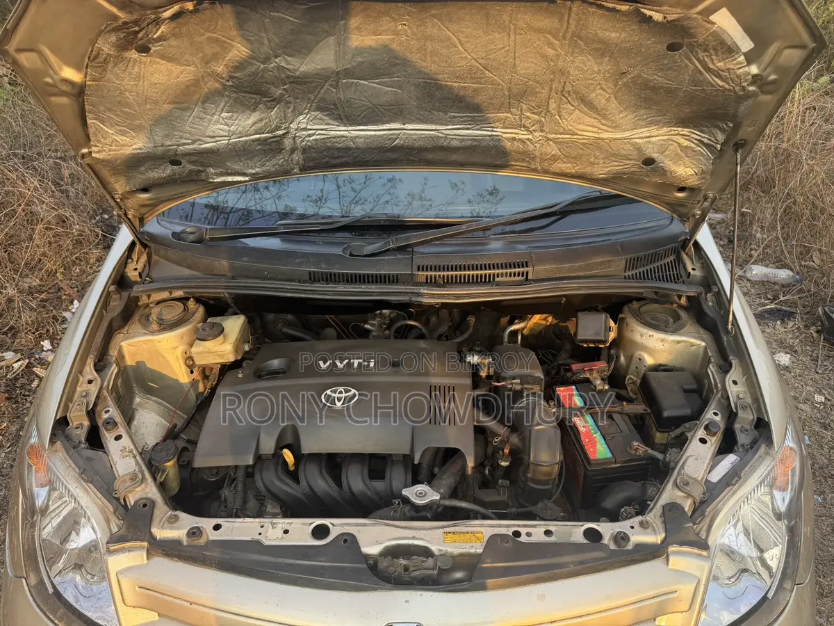 Toyota ist 2004