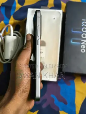 iQOO 11 12 gp ram 256 rom (Used)