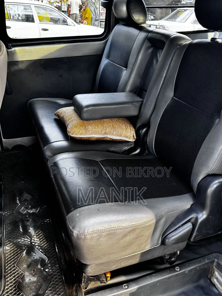 Toyota Noah 2004