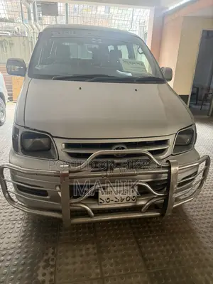 Toyota Noah 2004