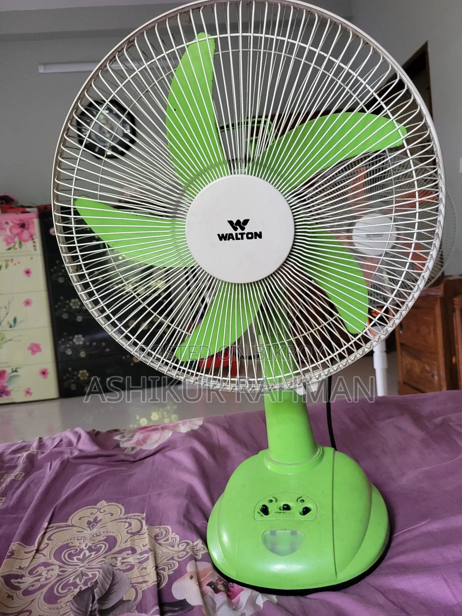 Walton 14-inch Rechargeable Table Fan