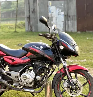 Bajaj Pulsar 150 . 2016