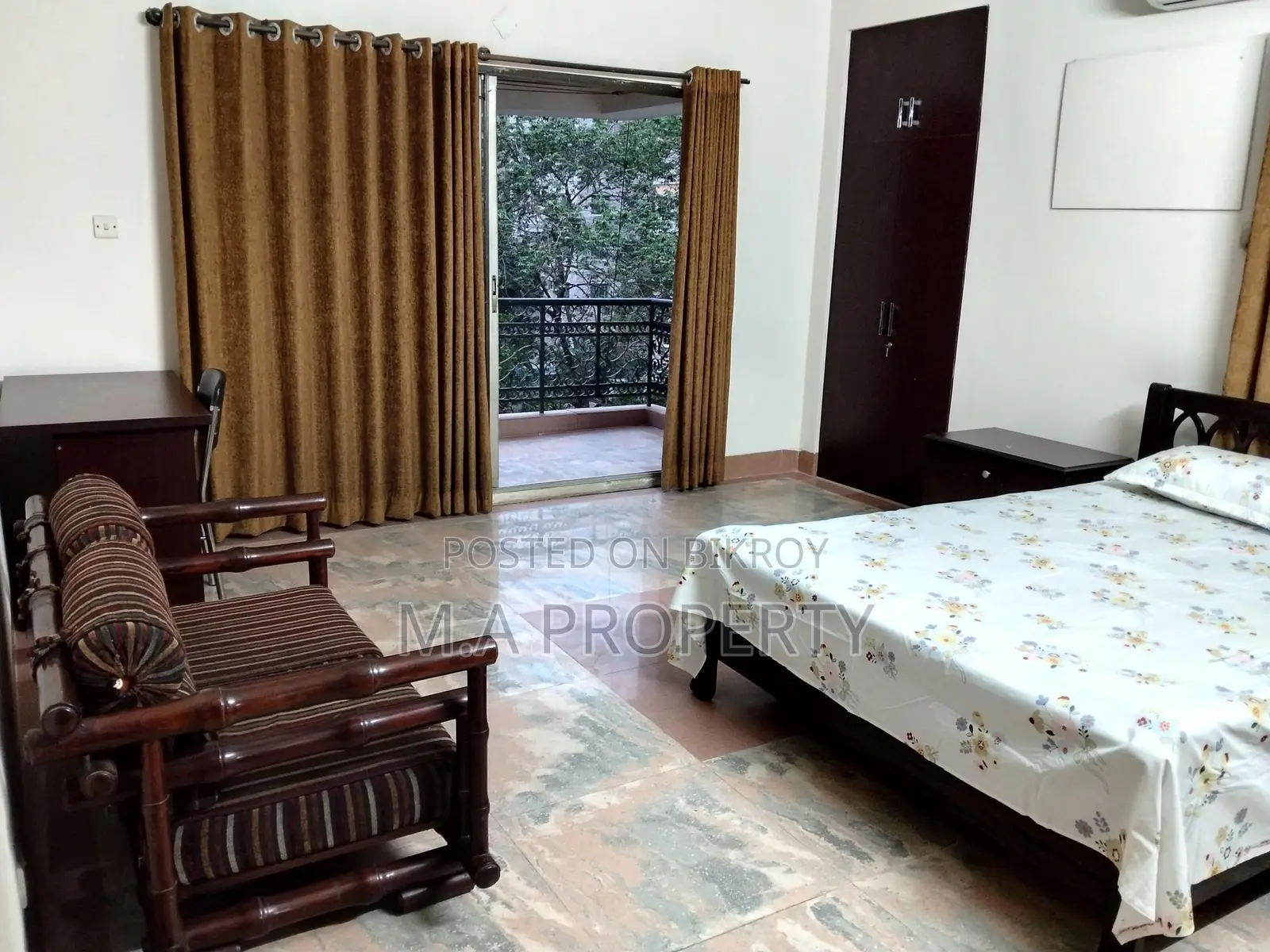 4 BED FURNISHED FLAT RENT IN GULSHAN 2 MEDDLE