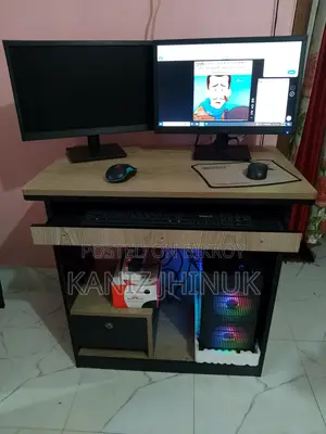 desktop with tabel