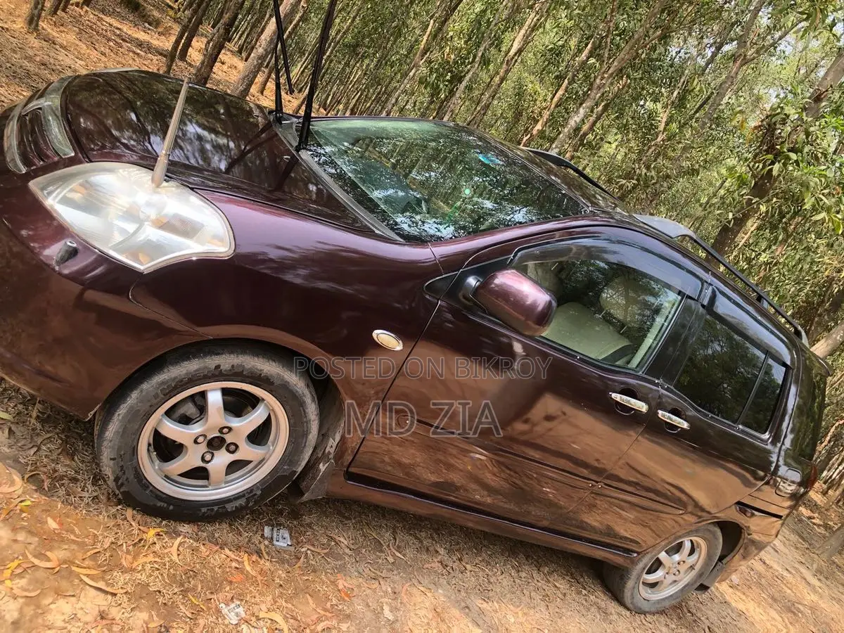Toyota Raum 2006