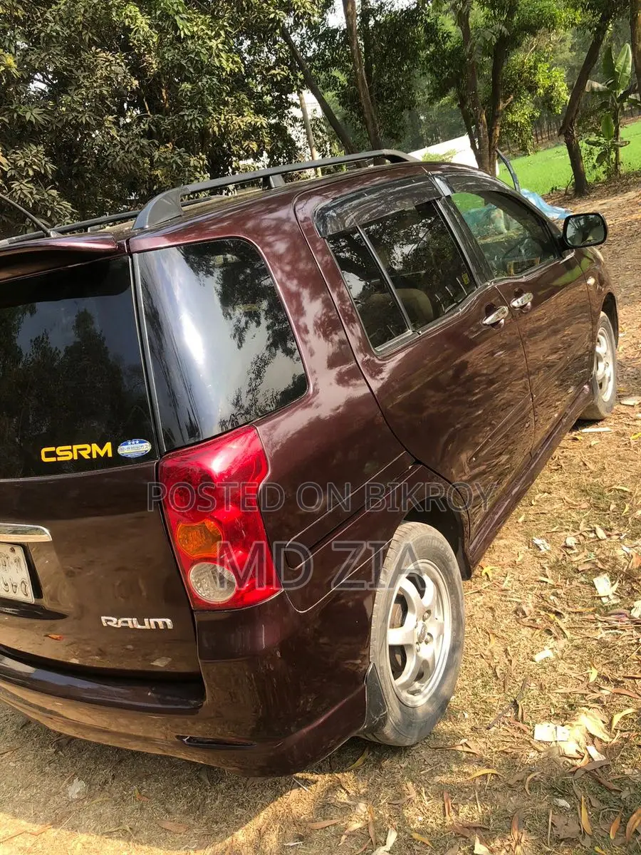 Toyota Raum 2006