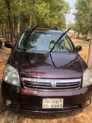 Toyota Raum 2006