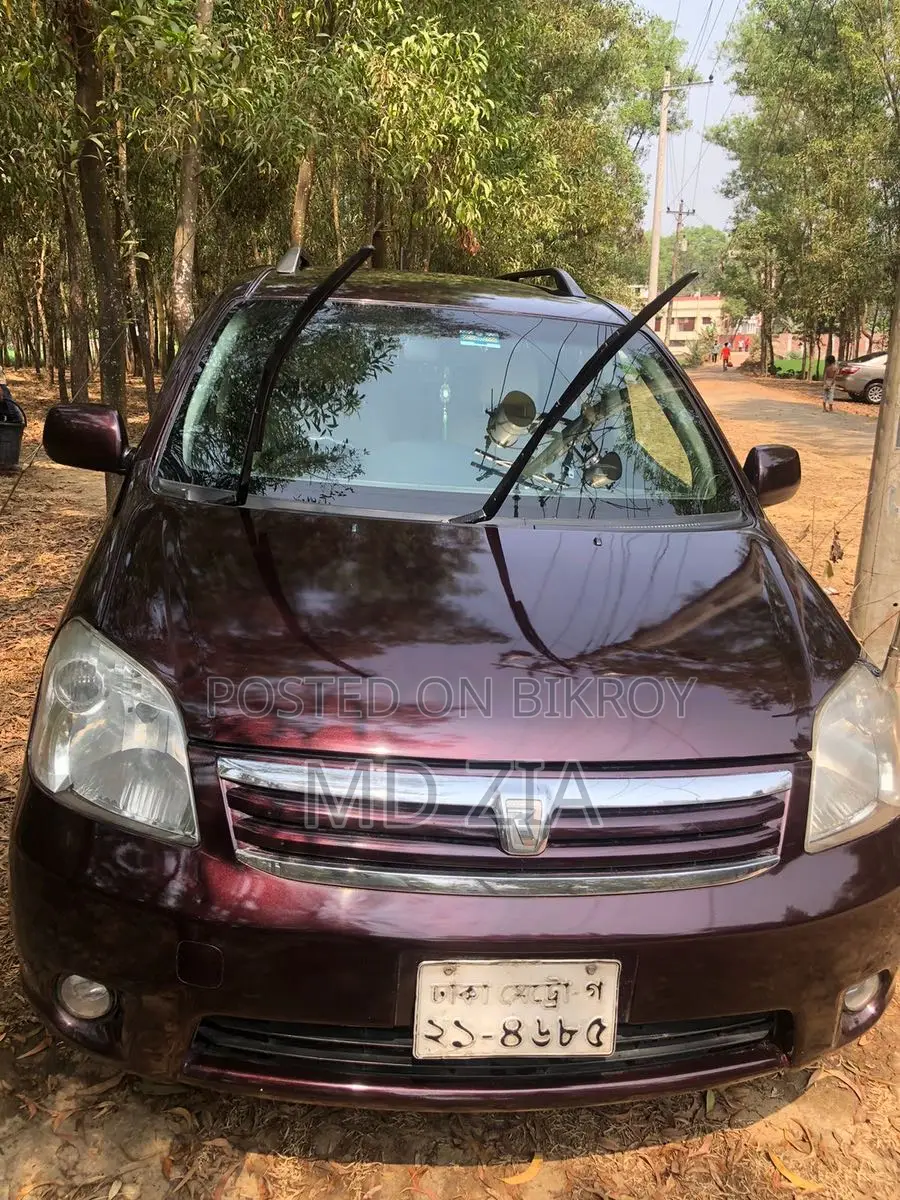 Toyota Raum 2006
