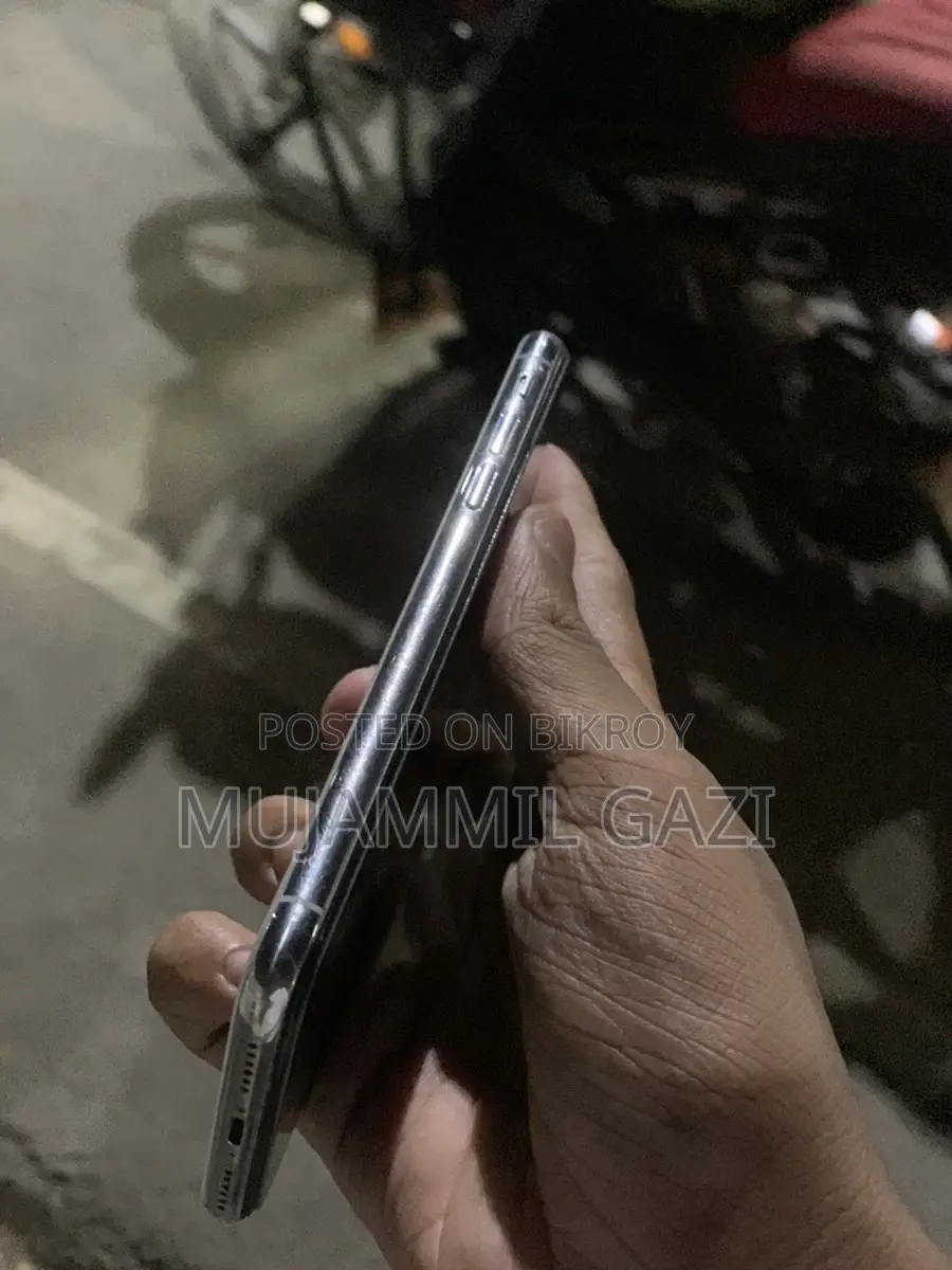 Apple iPhone X (Used)