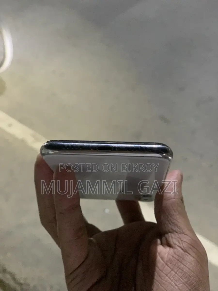 Apple iPhone X (Used)