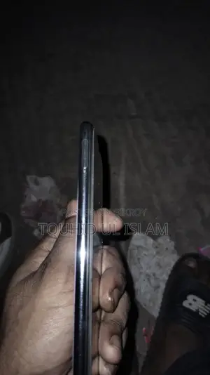Vivo V21e . (Used)