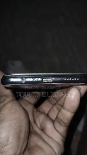 Vivo V21e . (Used)