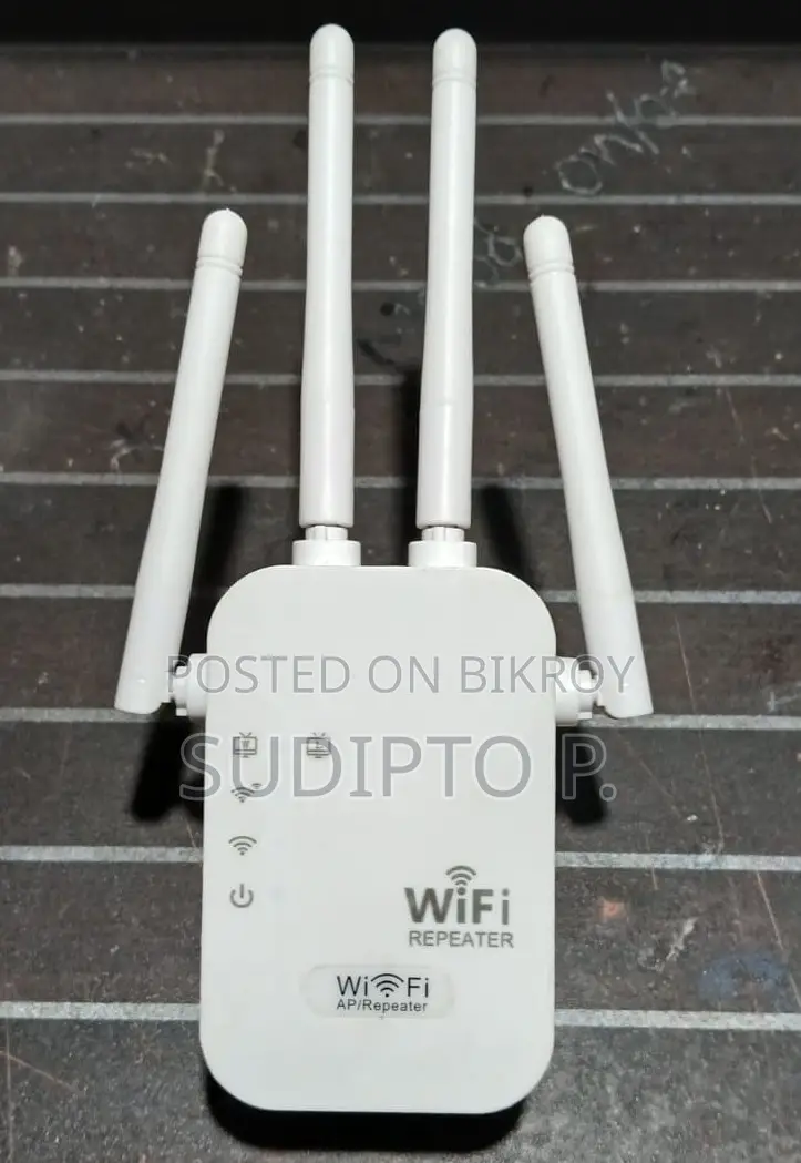 Wireless Wifi Repeater/Extender - 4 Antennas (Brand New Condition)