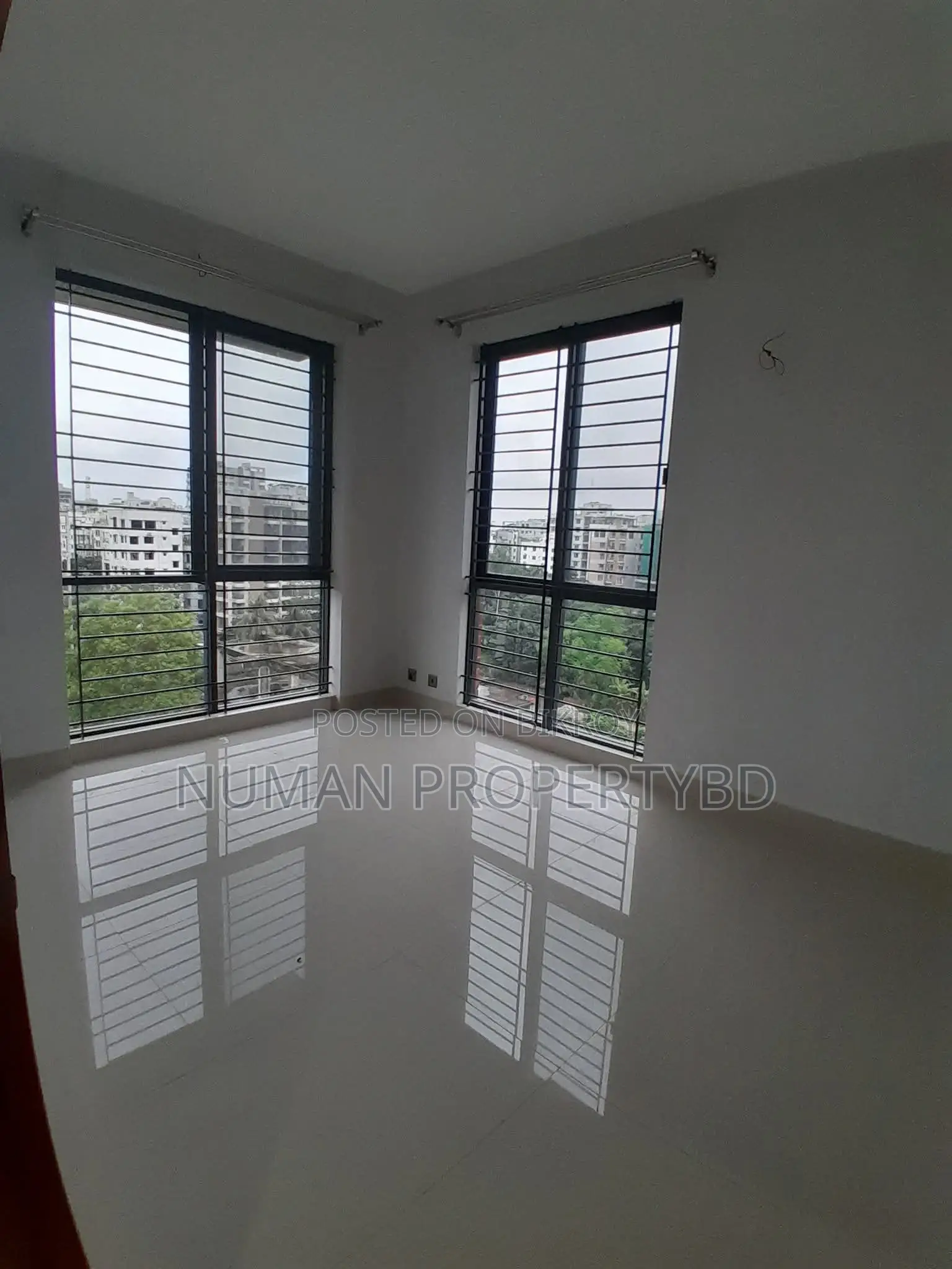 ২১০০ বর্গফুট ৩ বেড ফুল ফেয়ার ফেস নতুন লাক্সারি সেমি ফার্নিশড ফ্ল্যাট ভাড়া