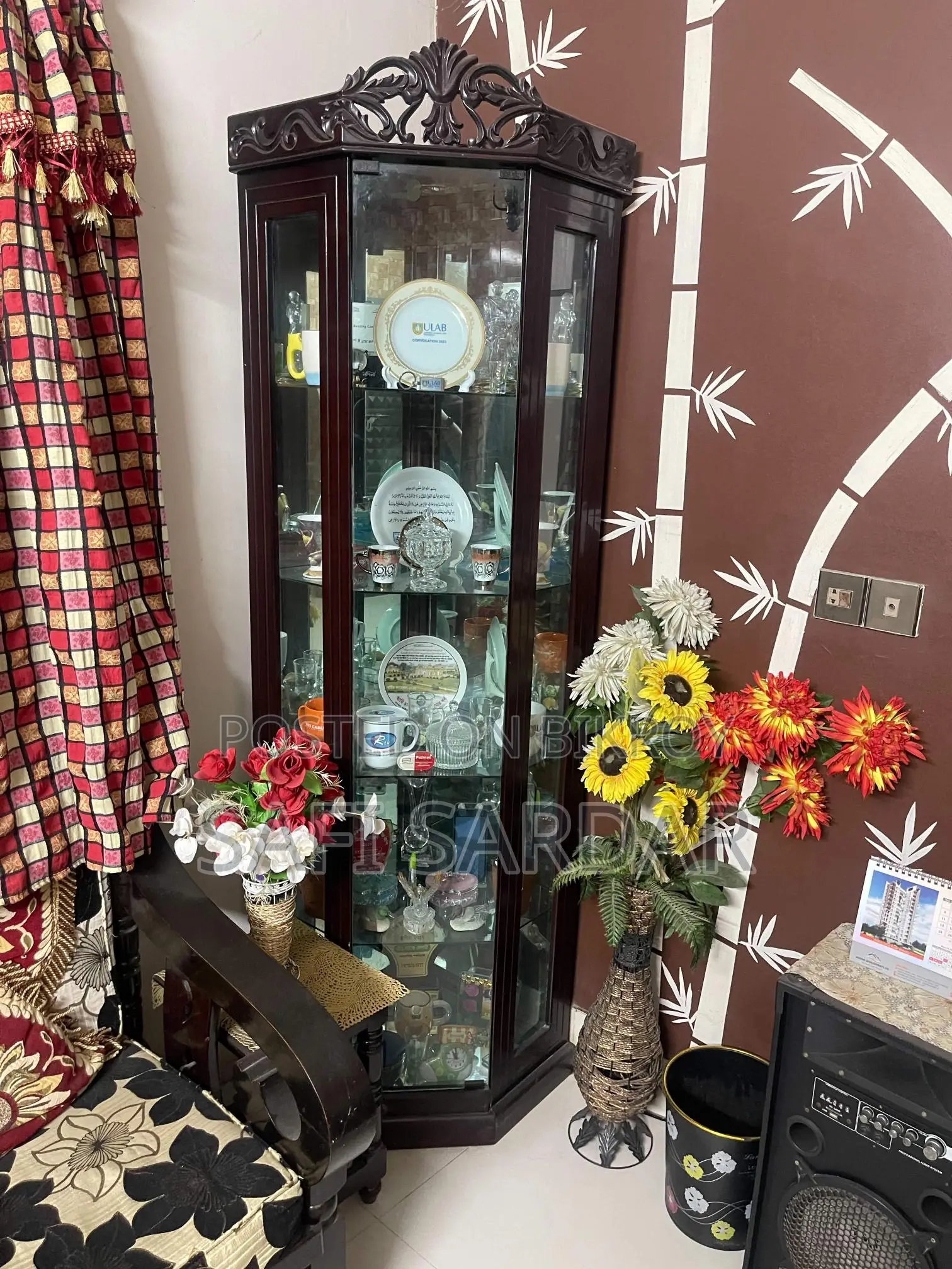 শোকেস বিক্রি হবে
