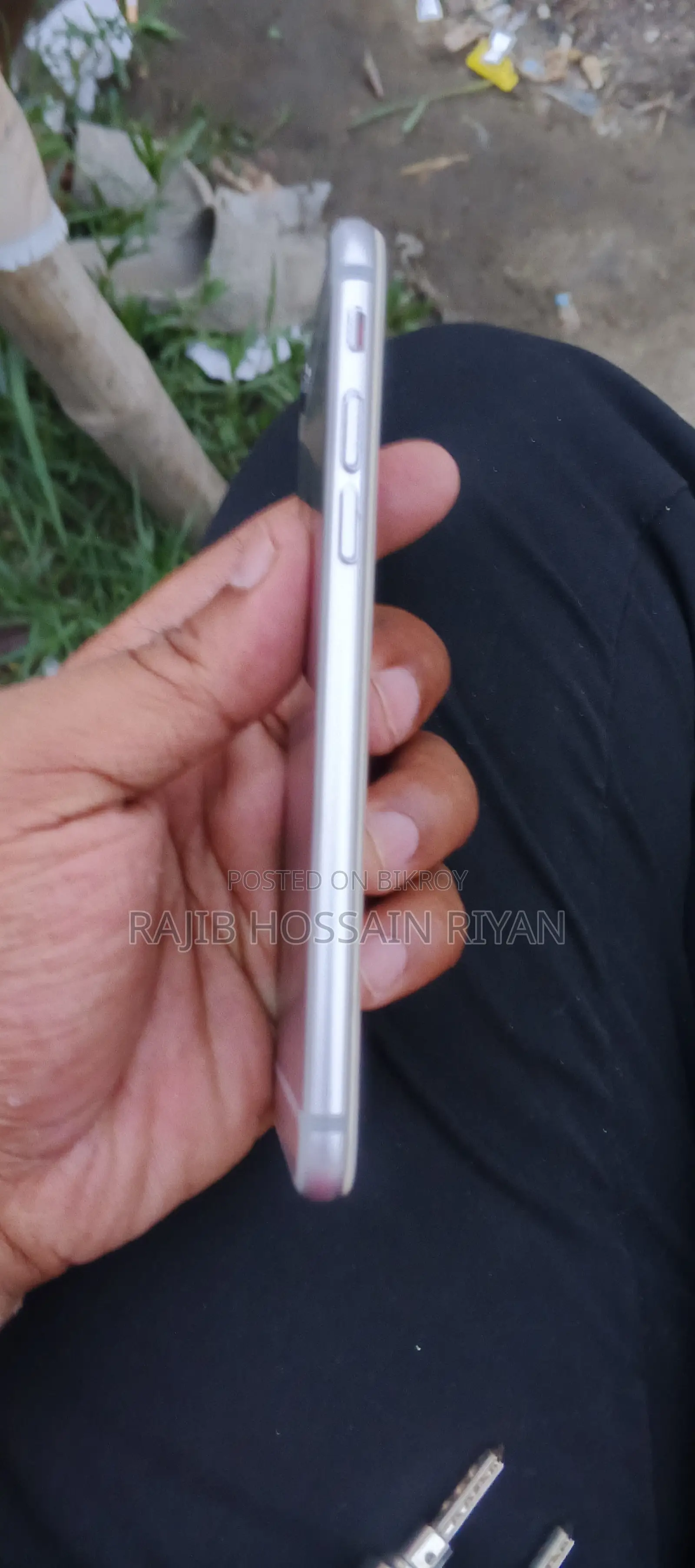 Apple iPhone 6S (Used)