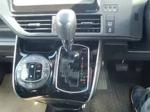 Toyota Esquire 2020