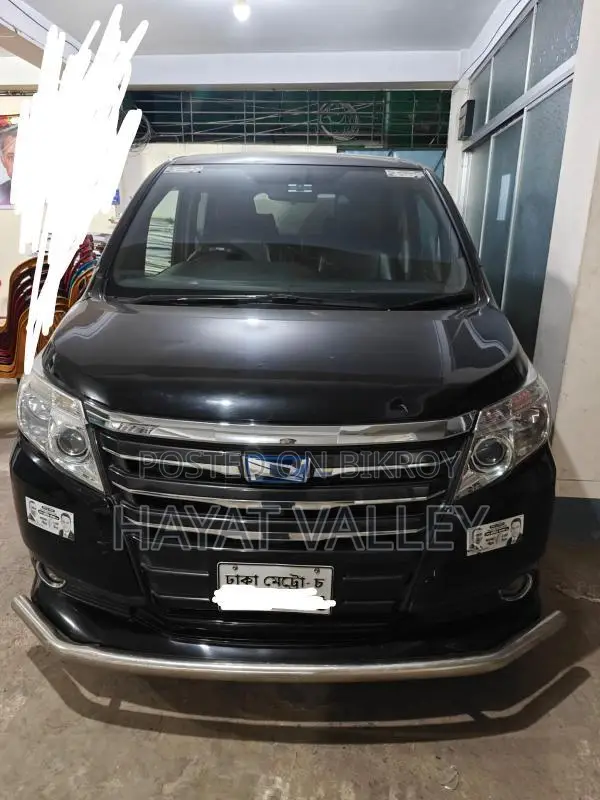 Toyota Noah fresh 2015