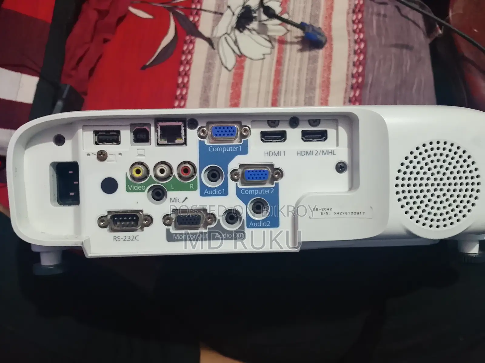 Epson প্রজেক্টর নতুনের মতো
