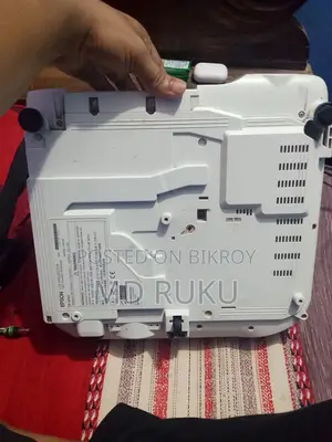 Epson প্রজেক্টর নতুনের মতো