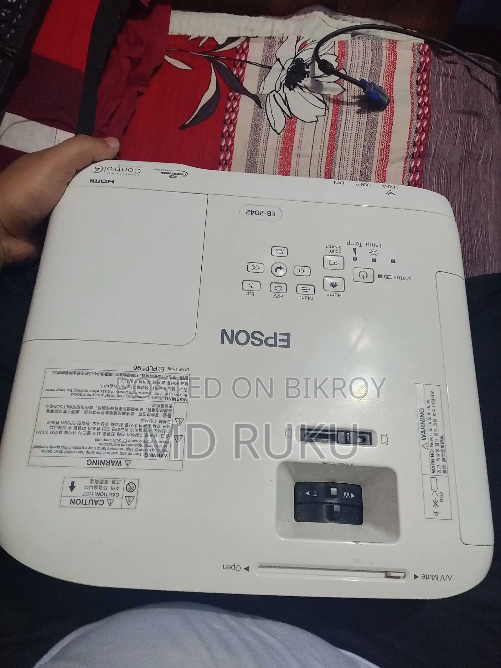 Epson প্রজেক্টর নতুনের মতো