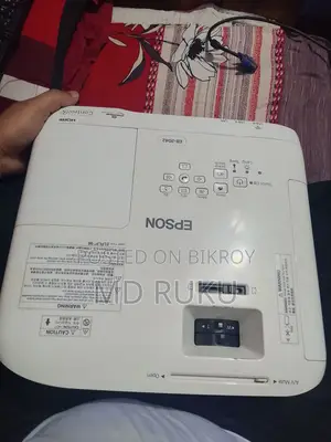 Epson প্রজেক্টর নতুনের মতো