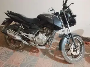 Bajaj Pulsar 150 . 2014