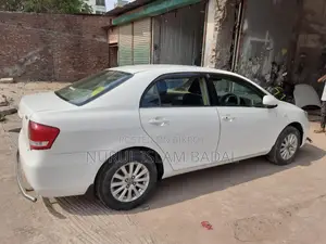 Toyota Axio . 2010
