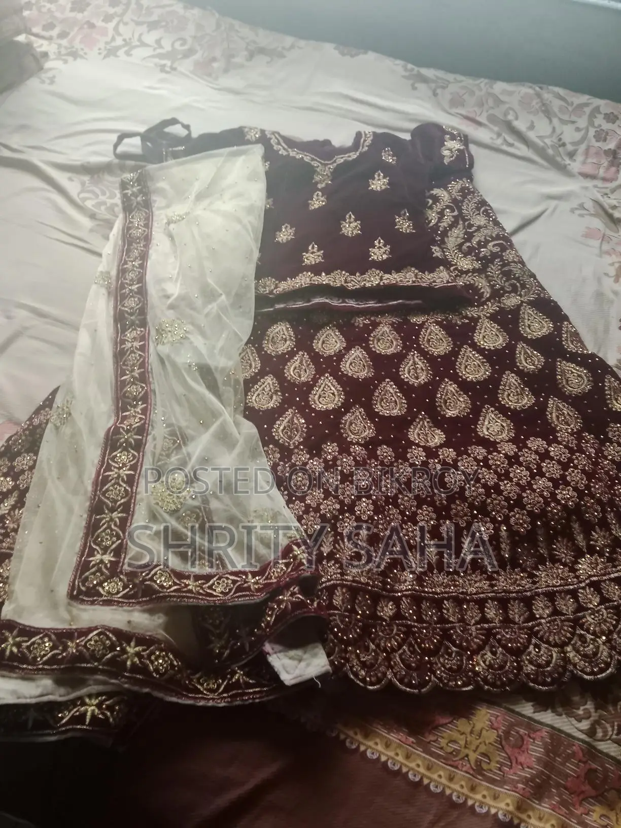 একটি ইন্ডিয়ান ল্যাহেঙ্গা।মেহেরুন কালার।
