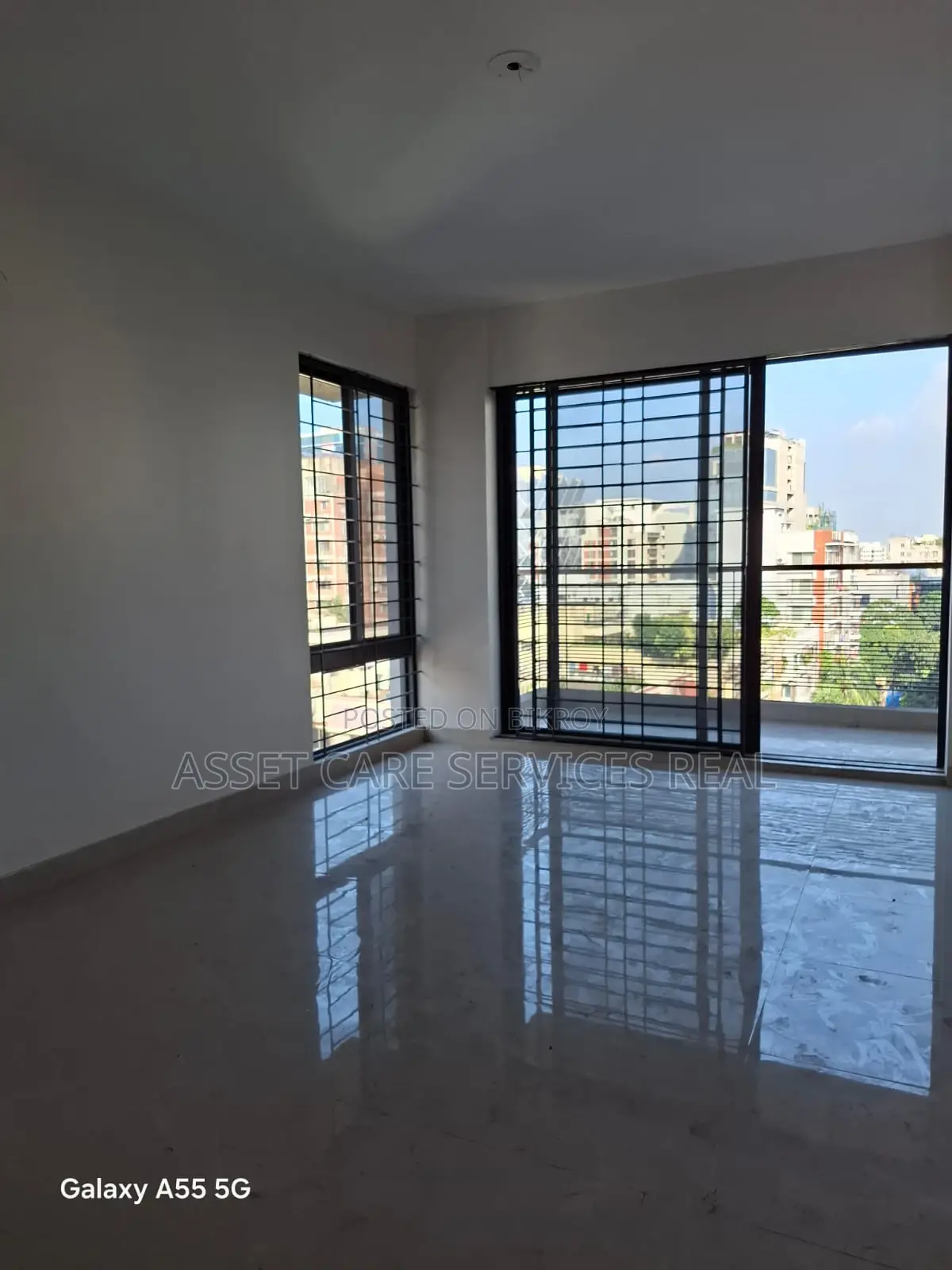 4 Bedroom Lake View Luxurious Flat @ North Gulshan Residential Area