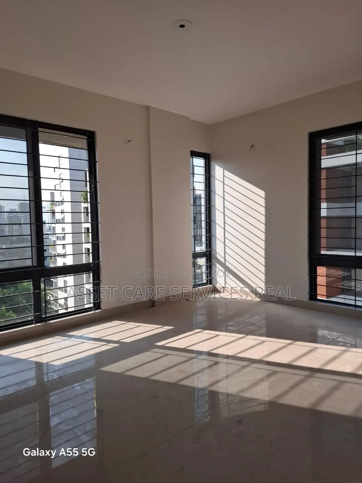 4 Bedroom Lake View Luxurious Flat @ North Gulshan Residential Area