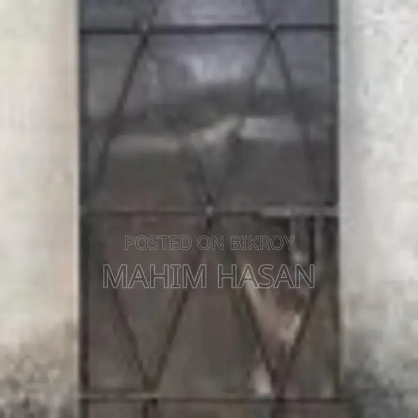 লোহার পুরনো দরজা বিক্রি হবে