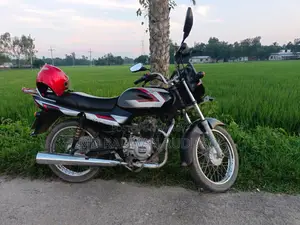 Bajaj CT 100 2017