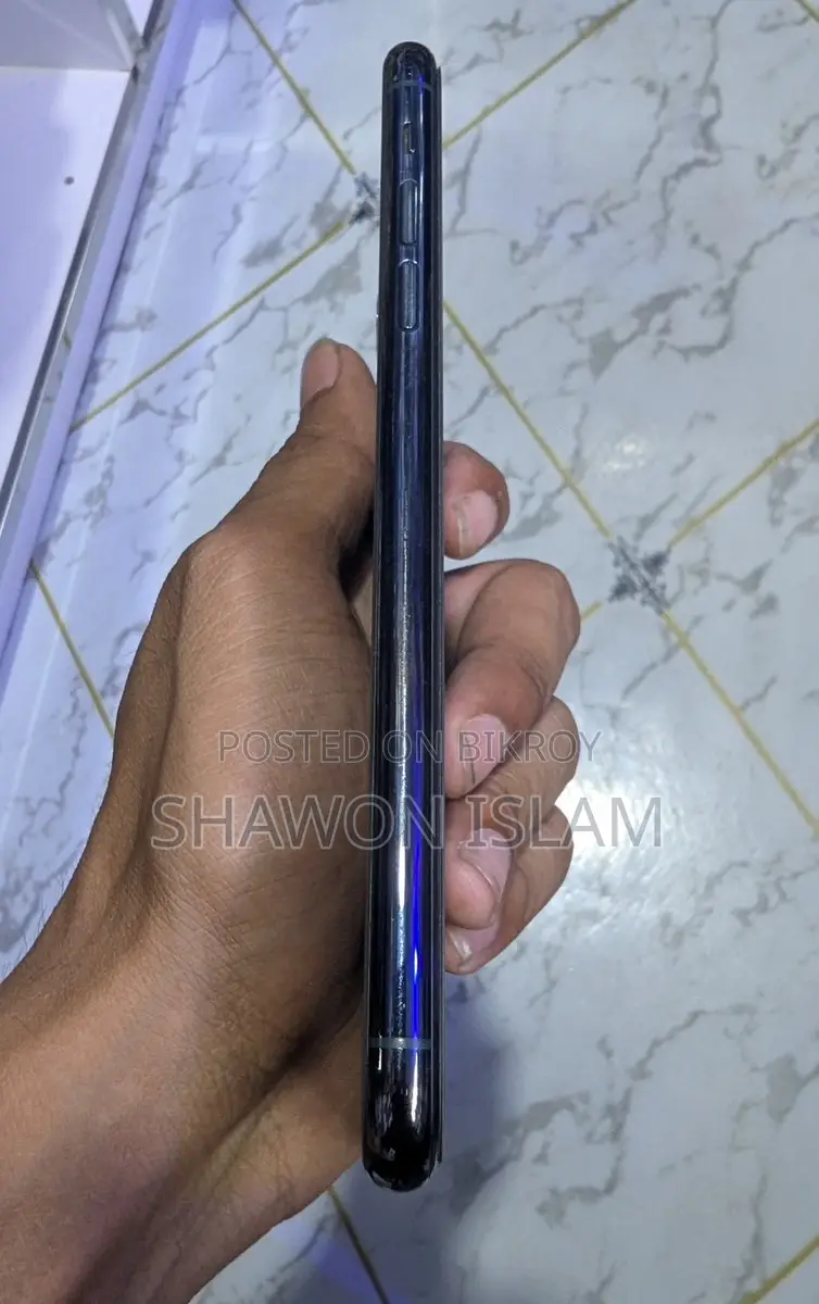 Apple iPhone 11 Pro Max . (Used)