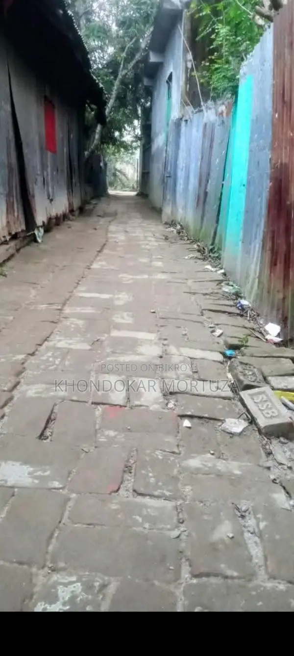 ৩ কাঠা জমি সহ বাড়ি সেল হবে যাতায়াতের রাস্তা ৬ ফুট