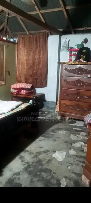৩ কাঠা জমি সহ বাড়ি সেল হবে যাতায়াতের রাস্তা ৬ ফুট