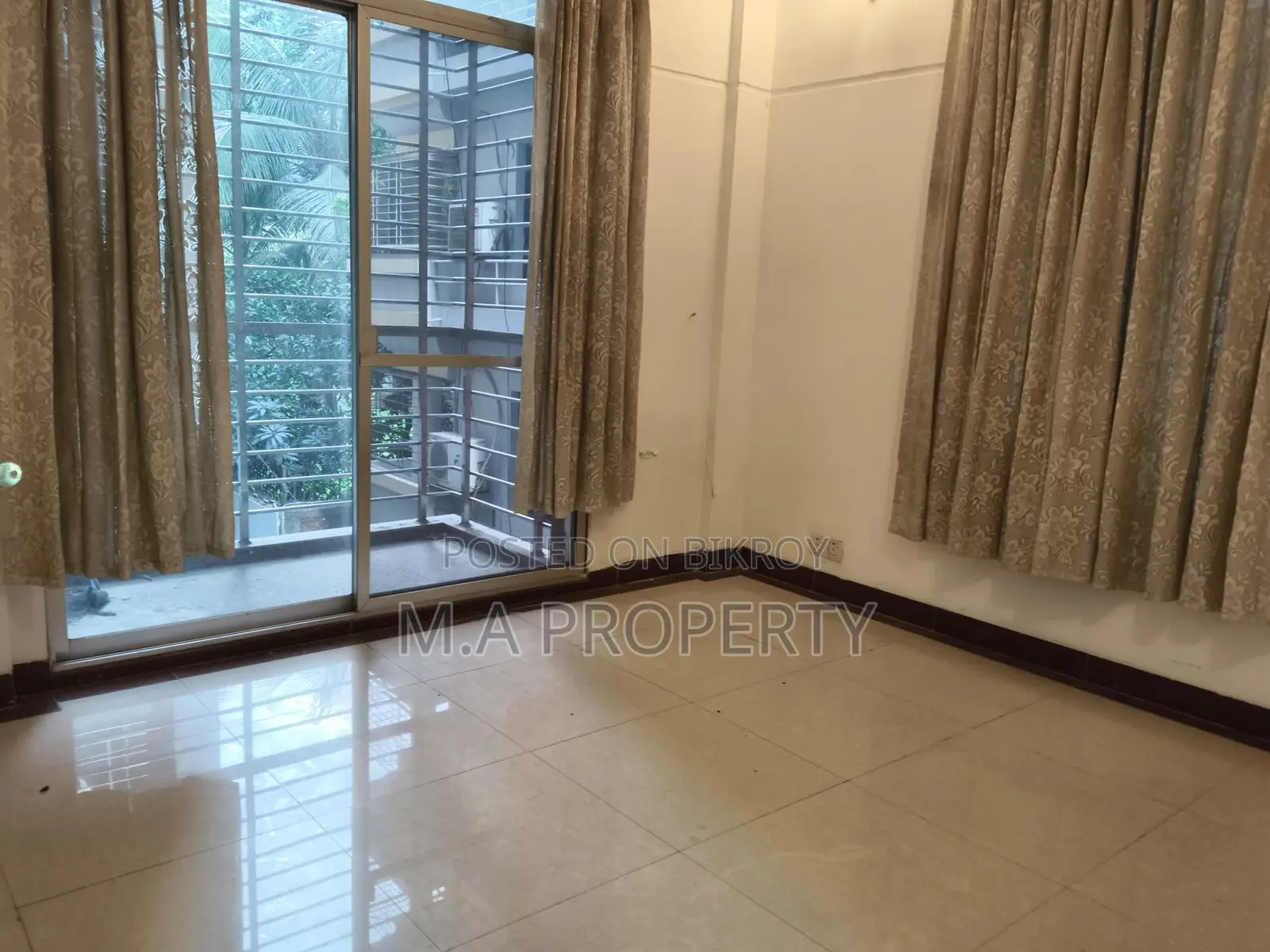 গুলশান নর্থ-এ সেমি-ফার্নিশড অ্যাপার্টমেন্ট ভাড়া