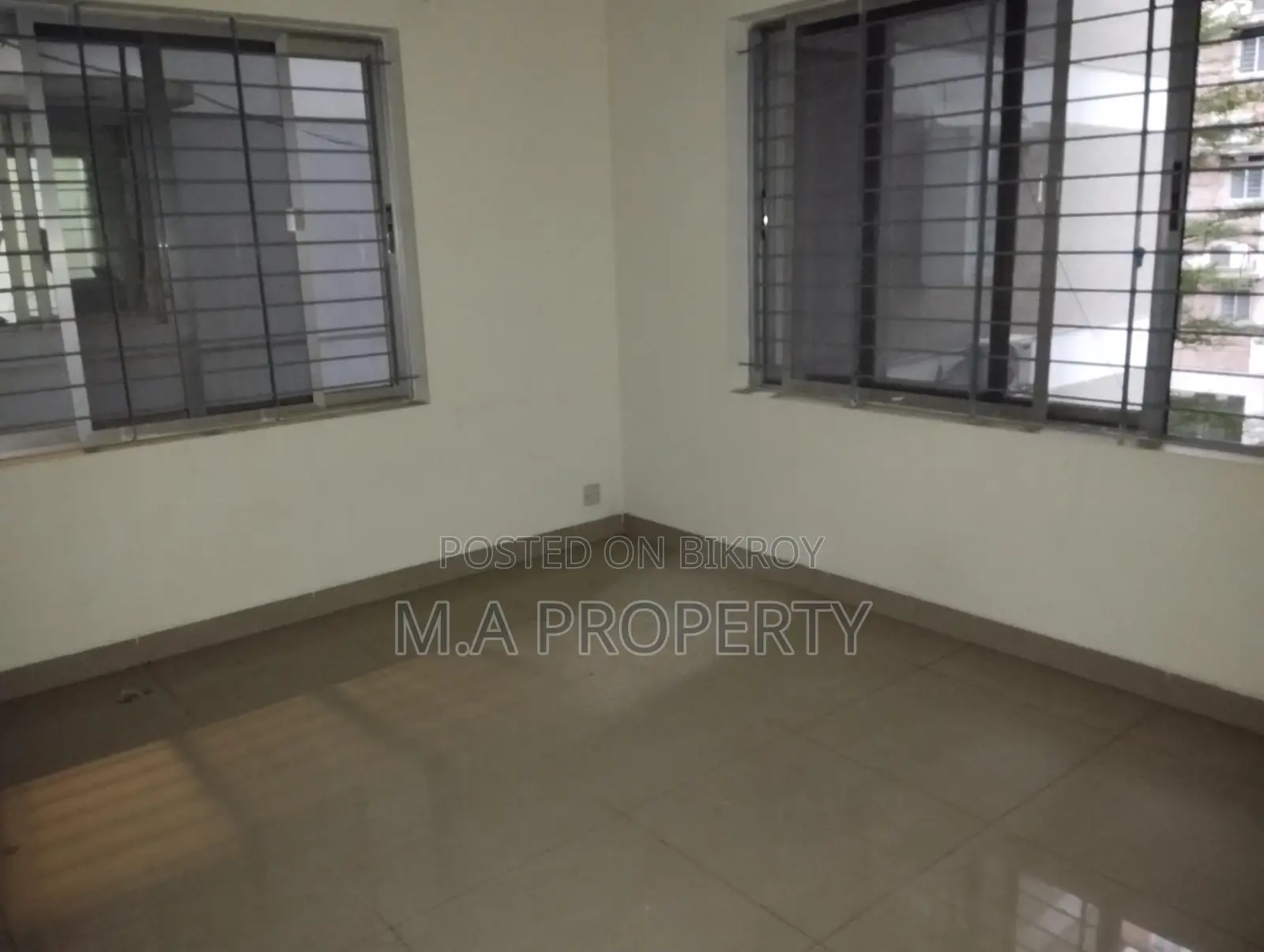 EXCELLENT SEMI-FURNISHED 4-BED FLAT FOR RENT IN GULSHAN 2