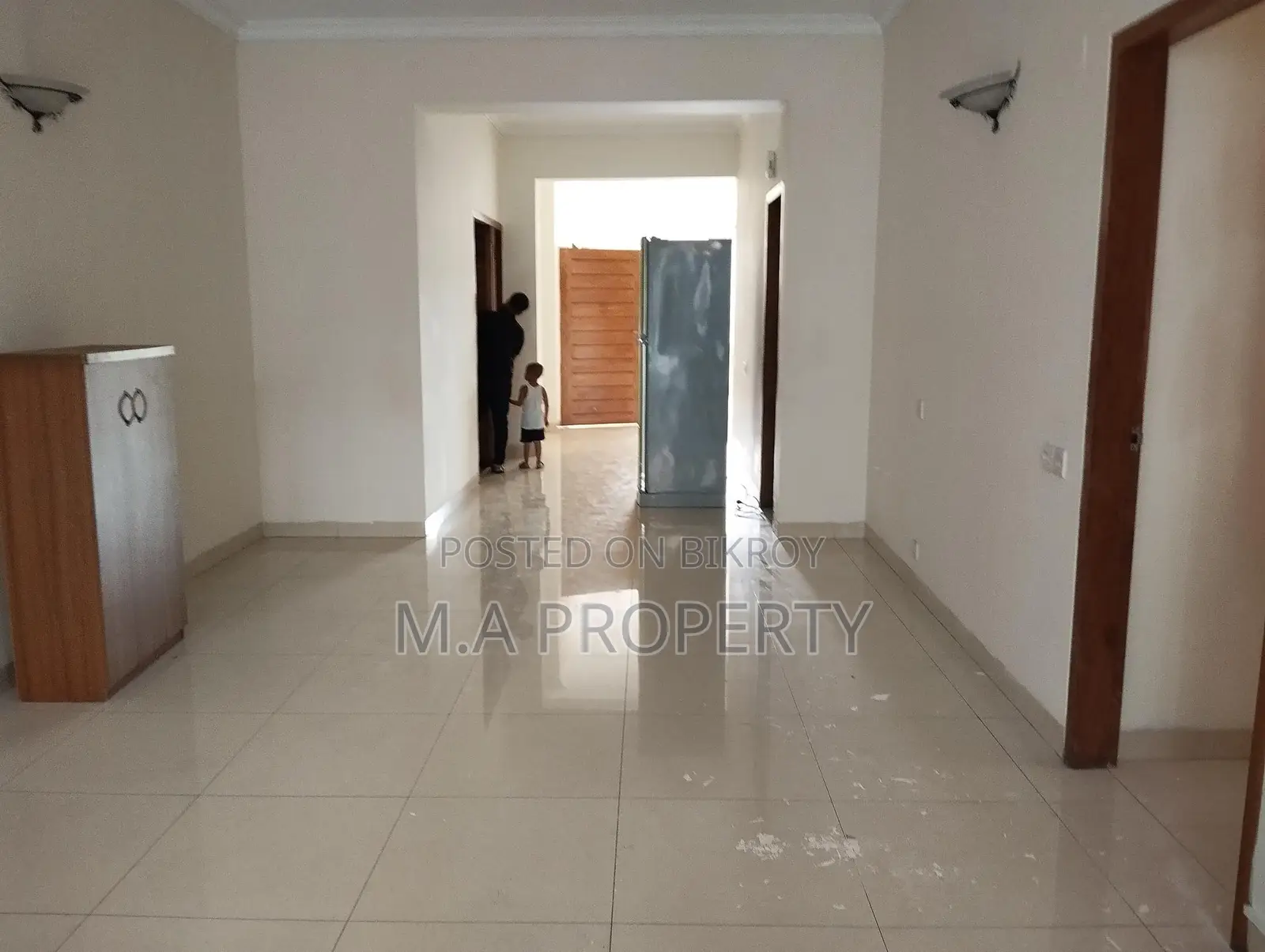 EXCELLENT SEMI-FURNISHED 4-BED FLAT FOR RENT IN GULSHAN 2