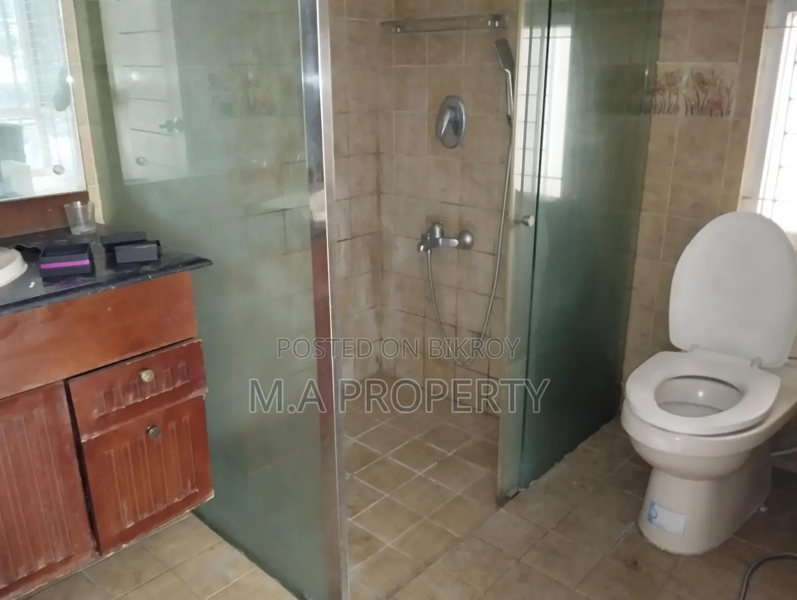 EXCELLENT SEMI-FURNISHED 4-BED FLAT FOR RENT IN GULSHAN 2
